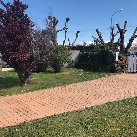 Hébergement de vacances Maison Spacieuse 300m De La Avec Jardin Clos, Proche Commerces Et Secteur Calme - 8 Pers - Fr-1-224b-126 *