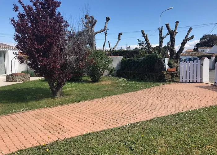 Hébergement de vacances Maison Spacieuse 300m De La Avec Jardin Clos, Proche Commerces Et Secteur Calme - 8 Pers - Fr-1-224b-126 *