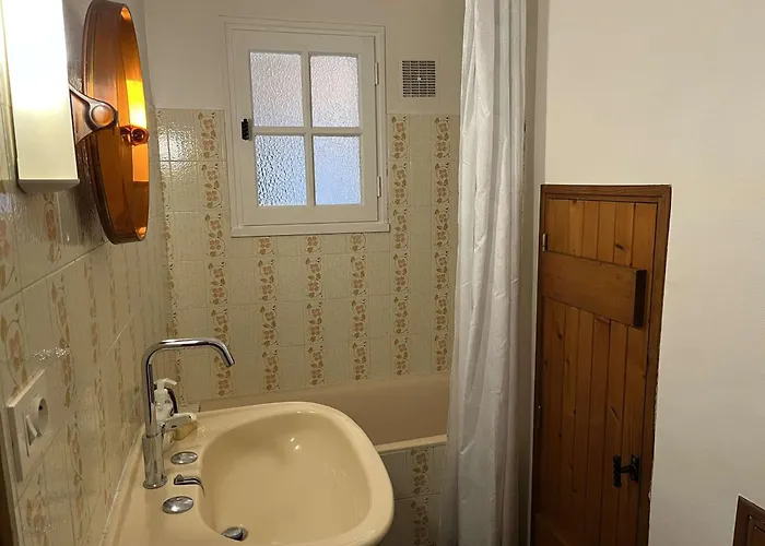 Hébergement de vacances Maison Spacieuse 300m De La Avec Jardin Clos, Proche Commerces Et Secteur Calme - 8 Pers - Fr-1-224b-126